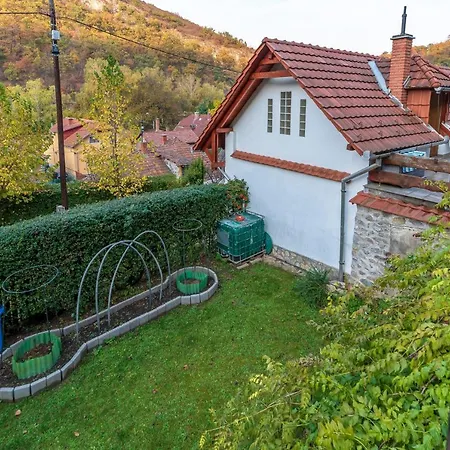 Panoramic House In The Valley